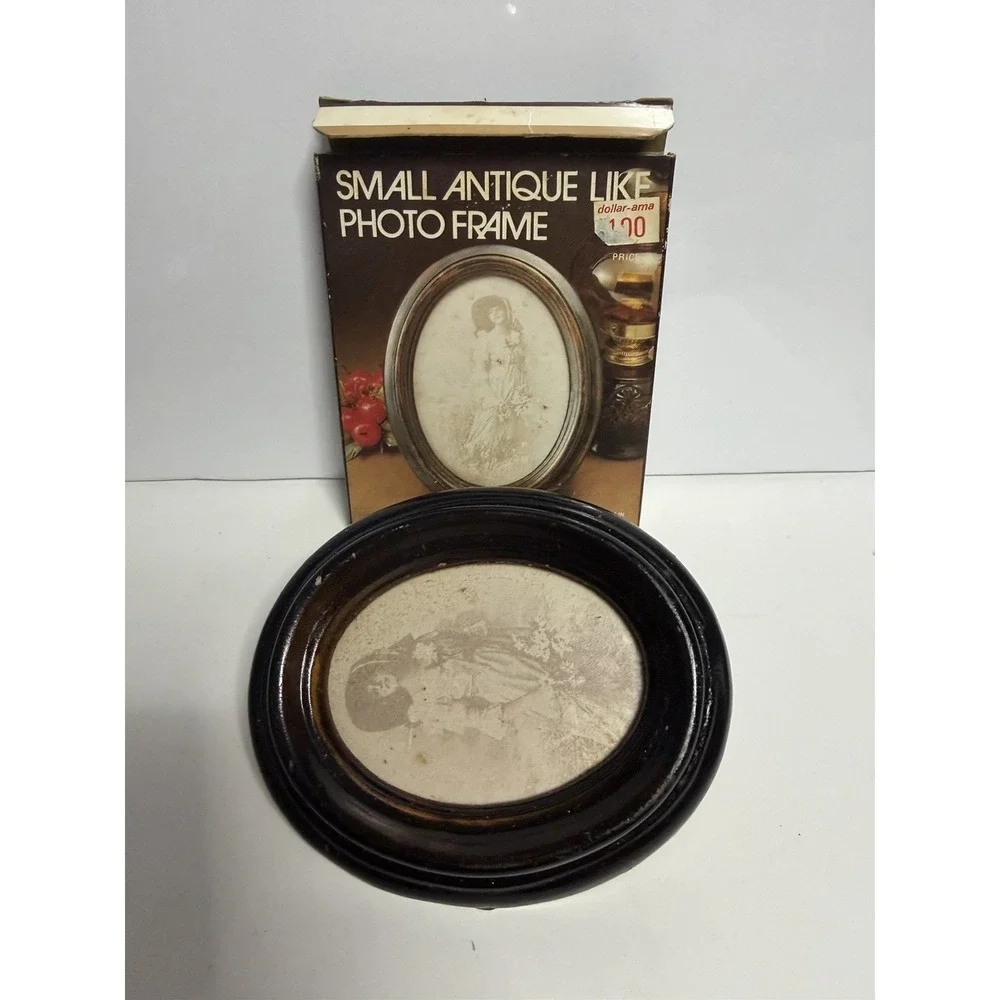 Vintage Woolworth Small Oval Antique Like Photo Frame 4x4.8 Made Hong Kong K-1